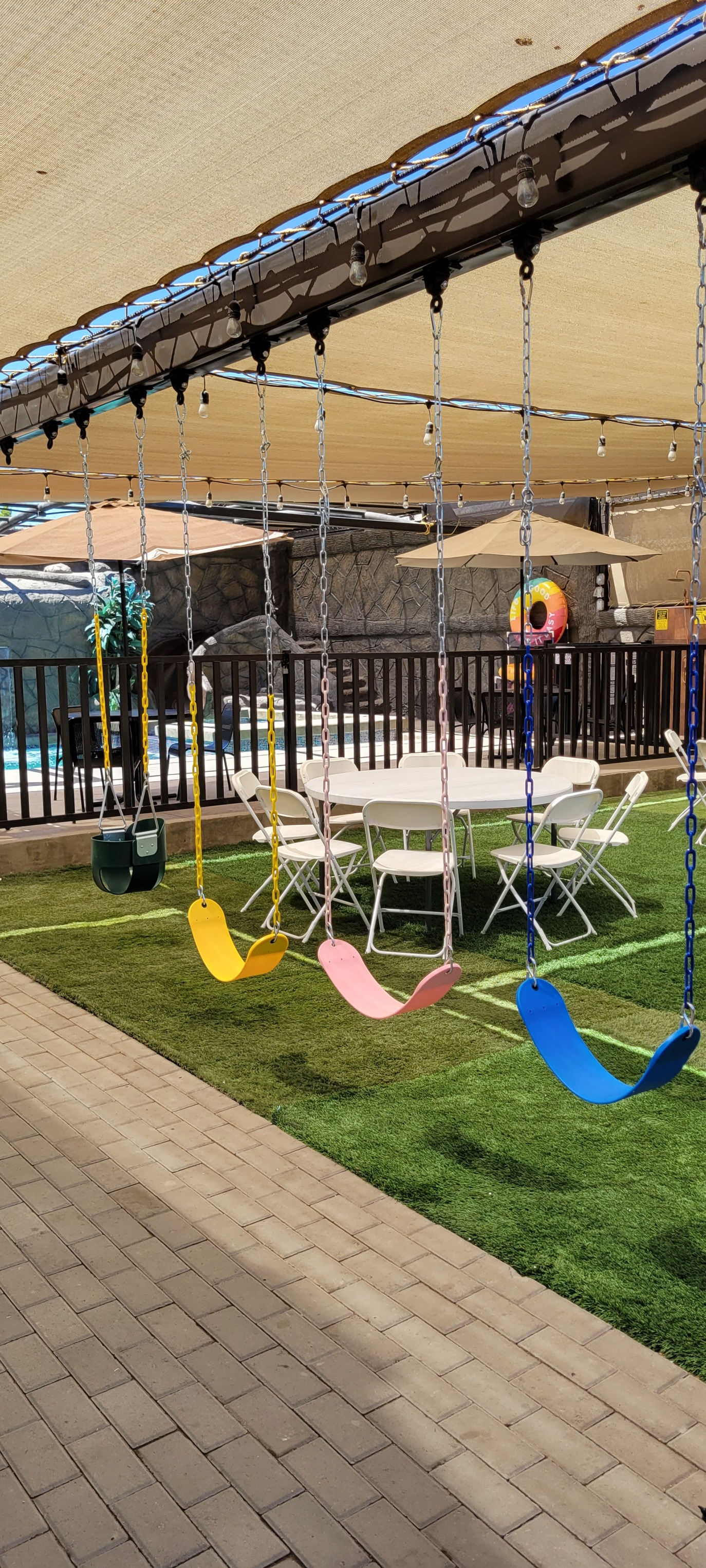 Columpios en el jardin